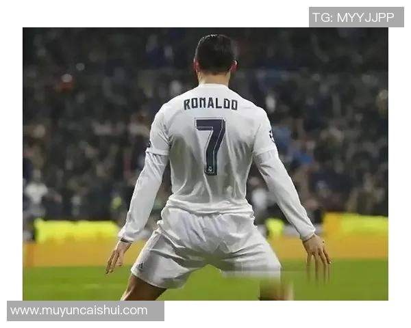 球迷冲进赛场抢C罗球衣引发欧冠奇葩事件震惊全场